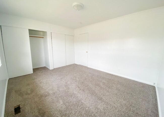 Building Photo - Italian Estates Property Managment