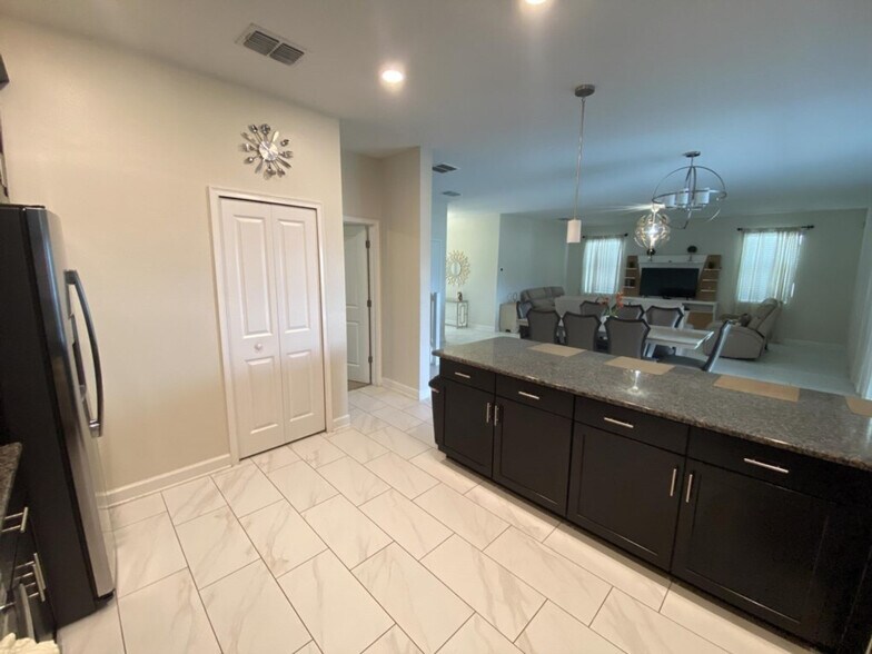 Building Photo - 9047 Stinger Dr