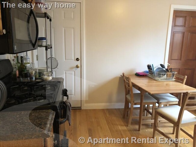 Building Photo - Cambridgeport 3 Bedroom Fully Renovated- H...