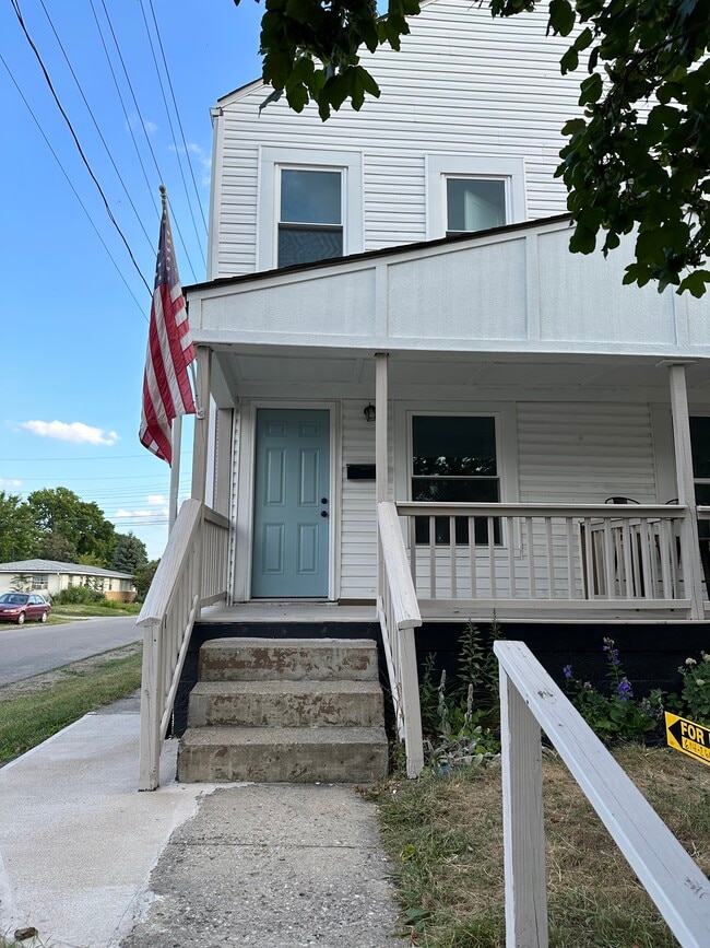 Building Photo - 629 Sheldon Ave