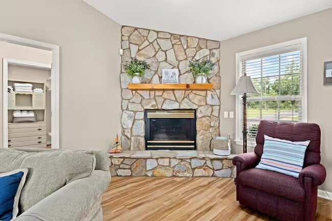 Building Photo - 270 Silver Lake N