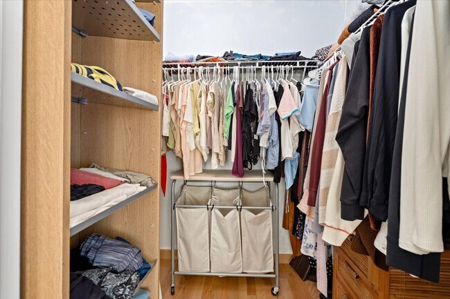 Building Photo - 40 E 9th St