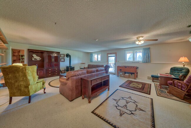 Building Photo - 9 Juniper Ln