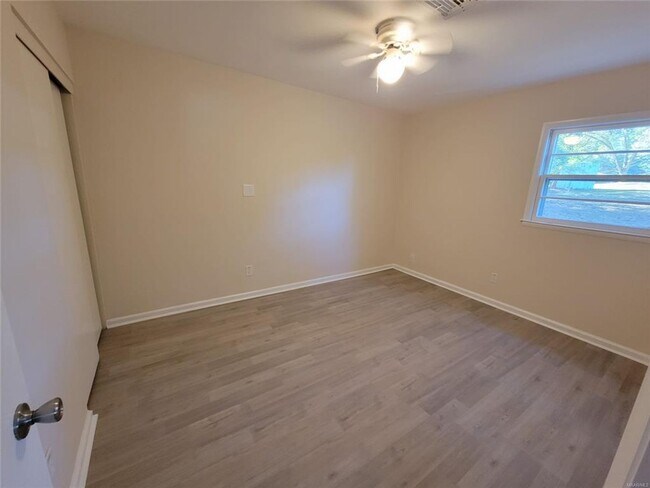 Building Photo - NEW Floors, Roof, Lights, Appliances, ect....