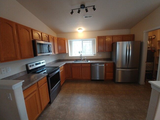 Building Photo - 1415 Madison Ridge Heights