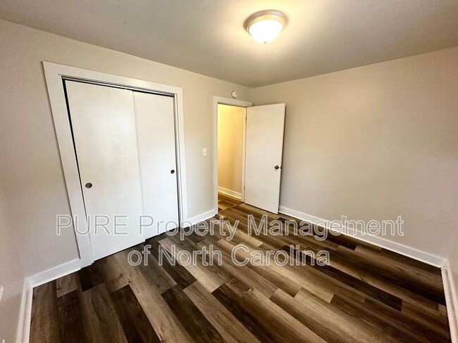 Building Photo - 1013 Eleanor Dr