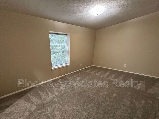 Building Photo - 3816 Country Club Rd