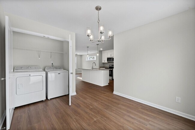 Building Photo - 839 Cumberland Dr