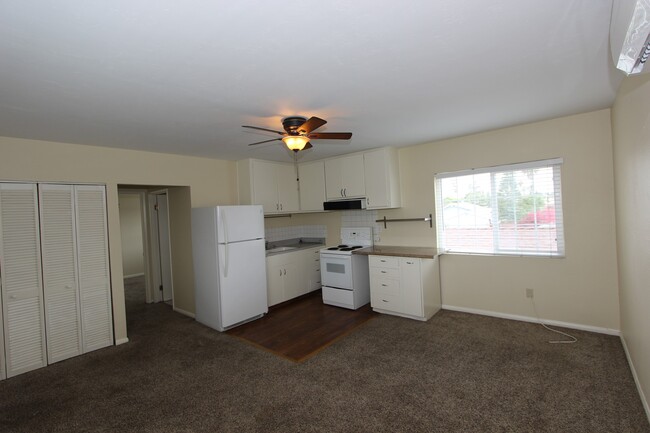 Primary Photo - Beautiful 1 bedroom 1 bathroom upstairs ap...