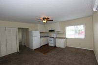 Building Photo - Beautiful 1 bedroom 1 bathroom upstairs ap...