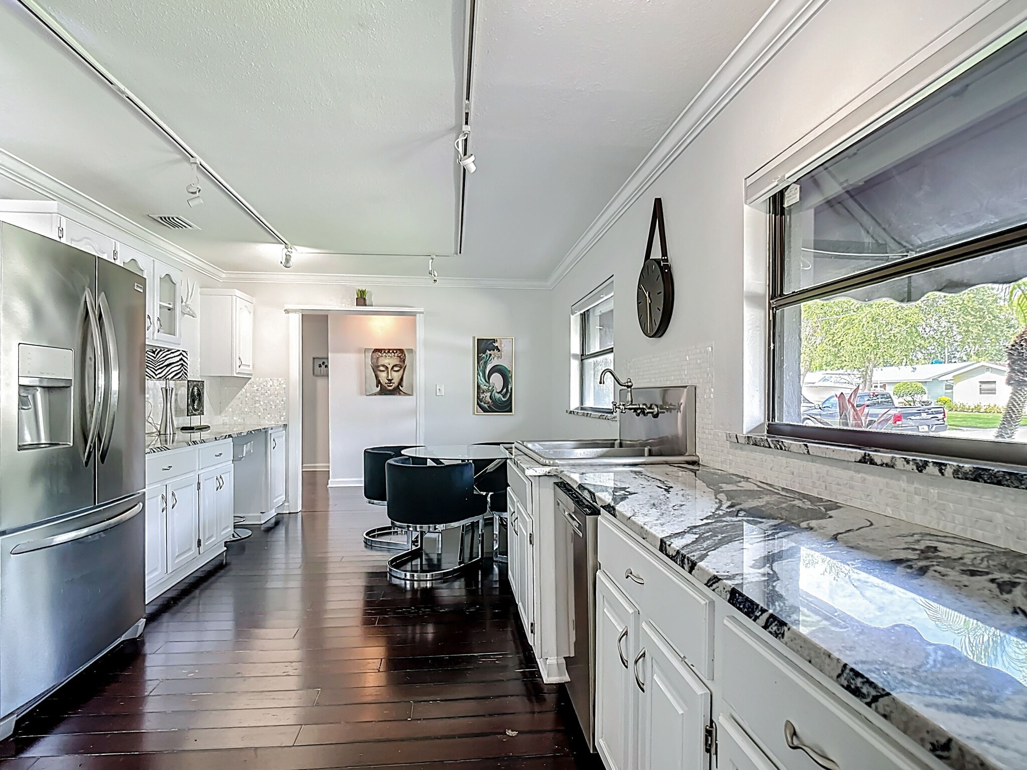 large kitchen - 3319 Florene Dr
