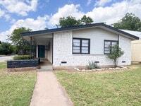 Building Photo - 702 N 13th St