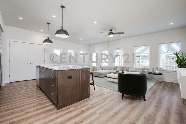 Building Photo - Luxury 2/2 Condo in Waxahachie For Rent!