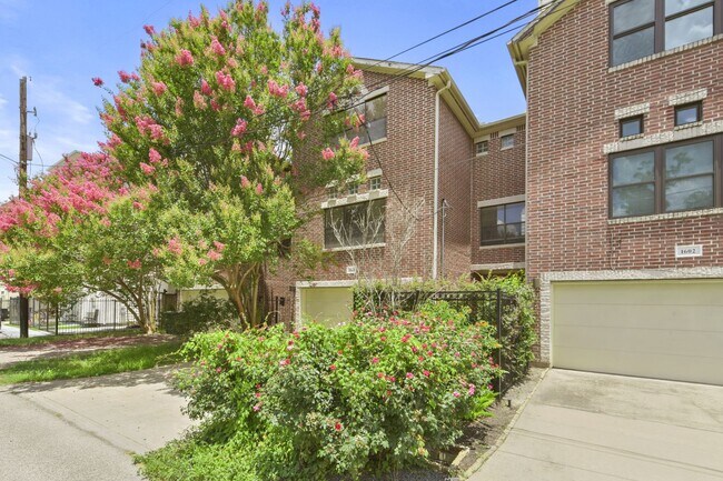 Building Photo - Stunning Rice Military Rental – Gated, Spa...