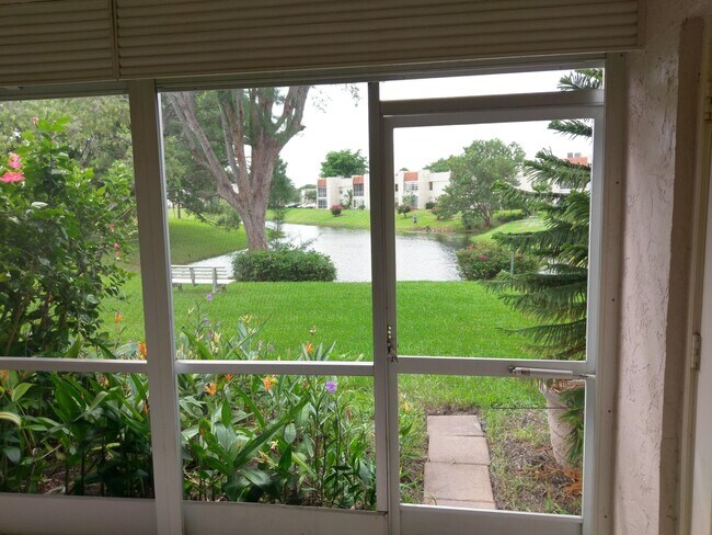 Building Photo - 829 Camino Rd