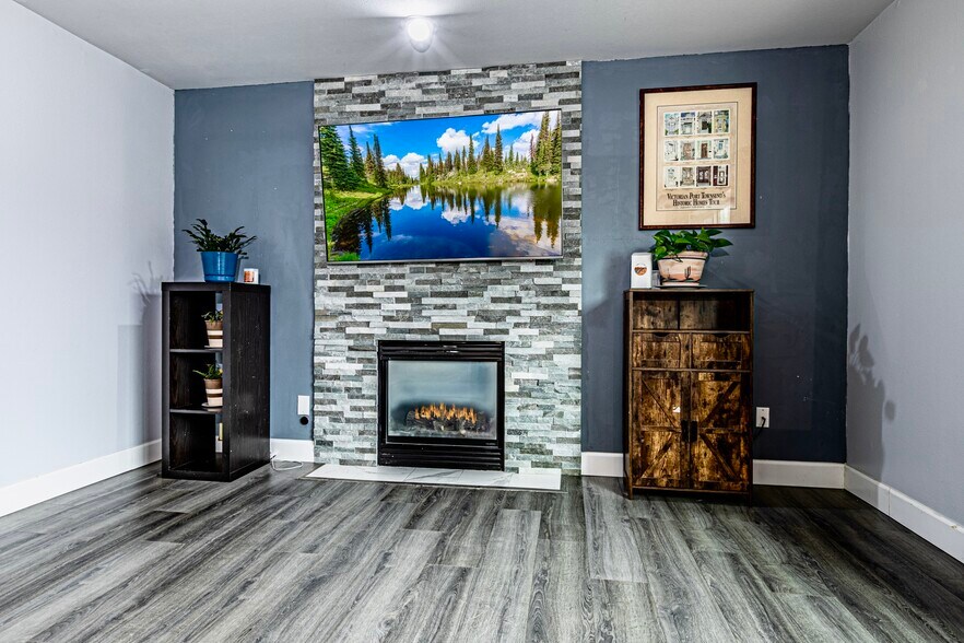 Building Photo - 4601 Nassau Ave NE