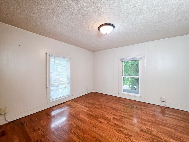 Building Photo - 1208 Koenigstein Ave
