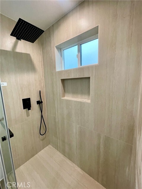 Building Photo - 613 W 41st Pl