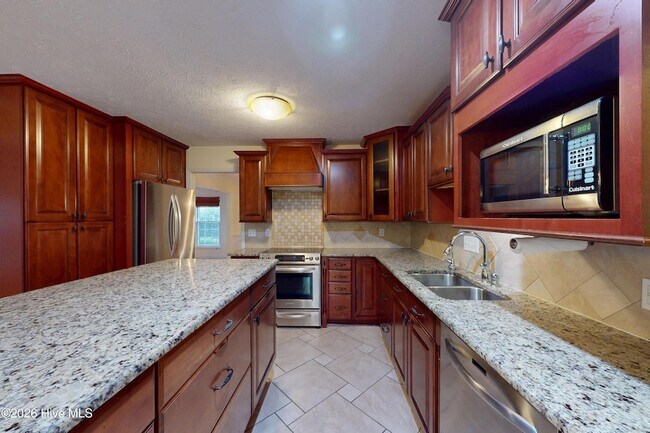 Building Photo - 464 Summerlea Dr