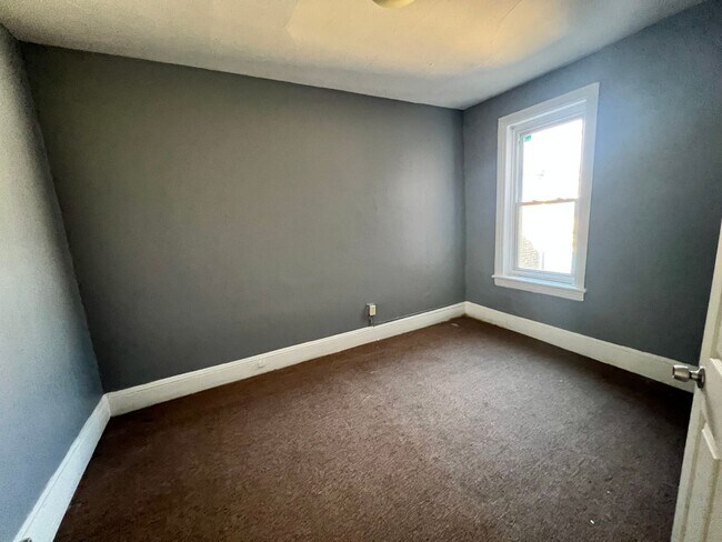 Building Photo - 3 Bedroom House plus finish Attic Train Station !