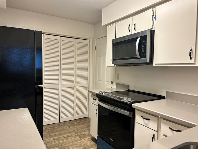 Building Photo - 8038 Sands Point Dr