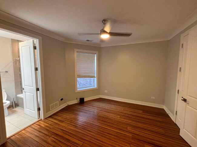 Building Photo - 4003 S Calumet Ave