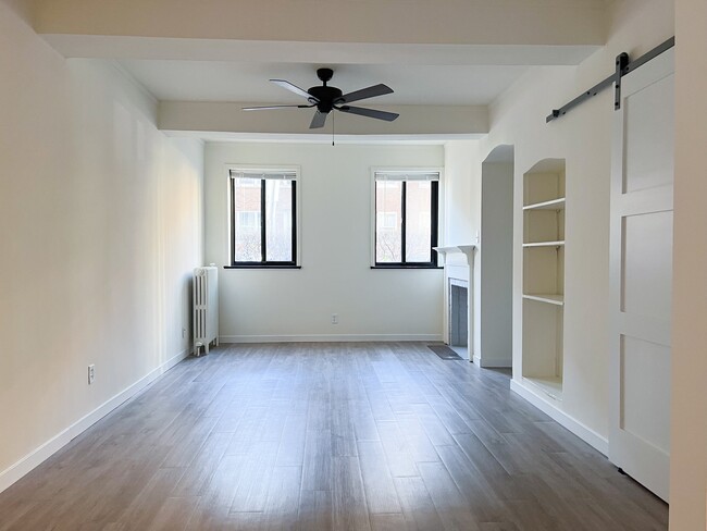 Renovated 1 Bed / 1 Bath - Living Room - Viking