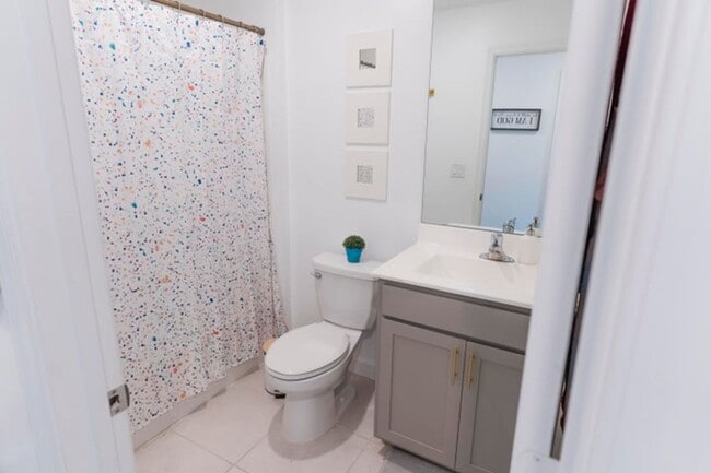 Building Photo - 2025 Sugar Maple Dr