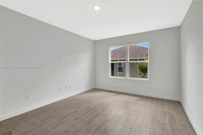 Building Photo - 301 Silver Sands Ln