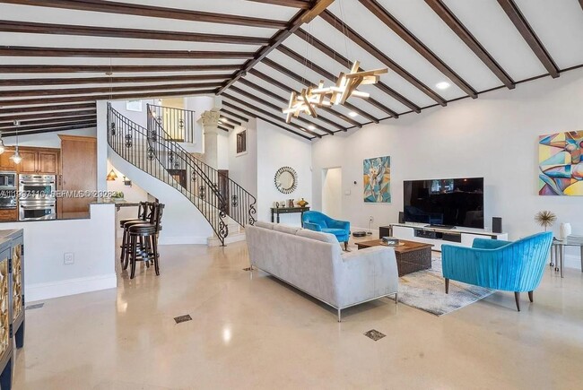 Building Photo - 800 SW 12th Ave