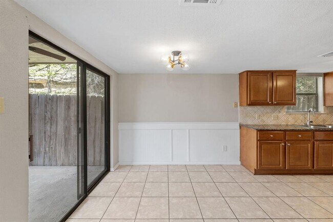 Building Photo - 6525 Hart Ln