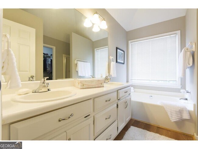 Building Photo - 2807 Forest Wood Dr