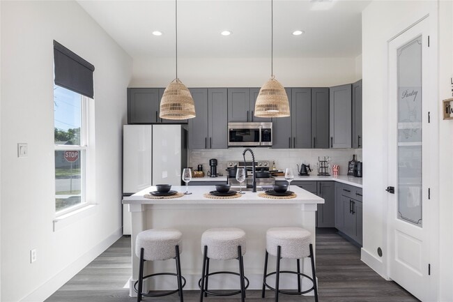 Building Photo - 4802 Angleton St