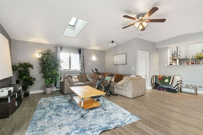 Building Photo - Charming 3 Bedroom, 2 Bathroom Home in Windsor!
