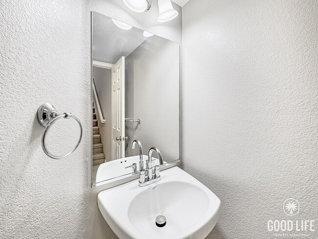 Building Photo - Available Now - Gated San Marcos 2BR/2.5BA...