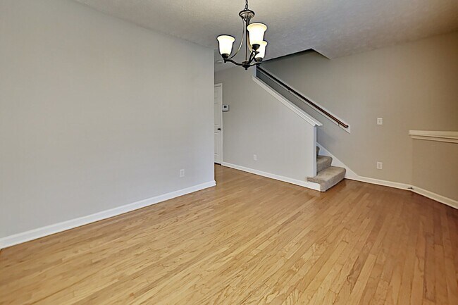 Building Photo - 213 Shadow Glen Dr