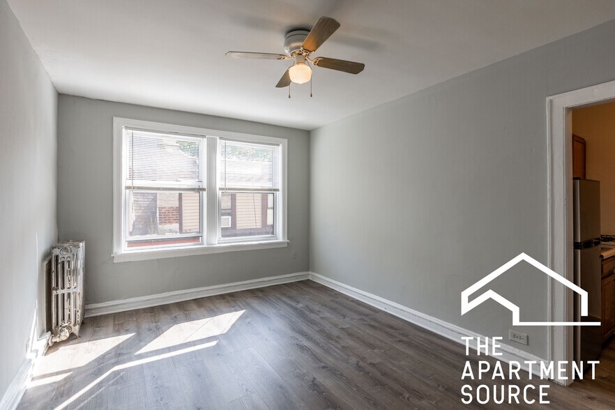 Primary Photo - 717 W Belmont Ave