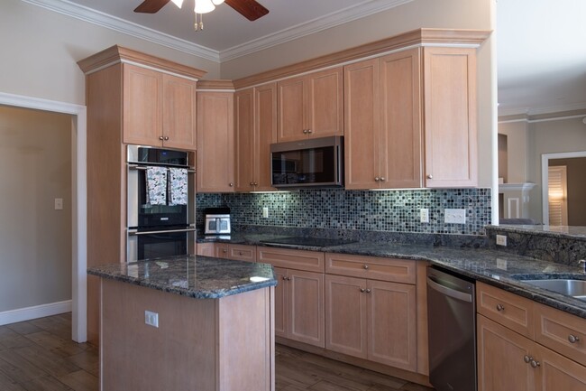 Building Photo - 1746 Wren Way