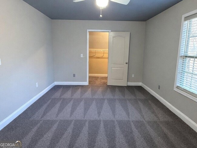 Building Photo - 4079 Essex Dr