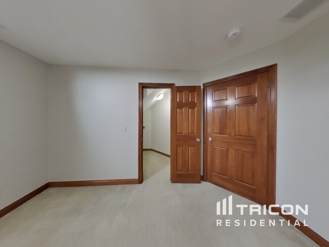 Building Photo - 6055 Fawnwood Dr