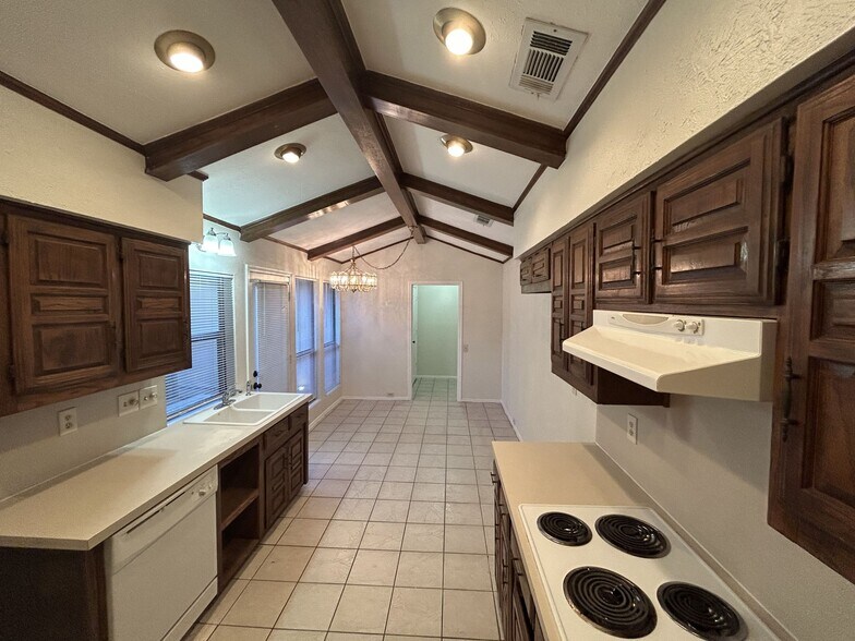 Building Photo - 16412 Lauder Ln
