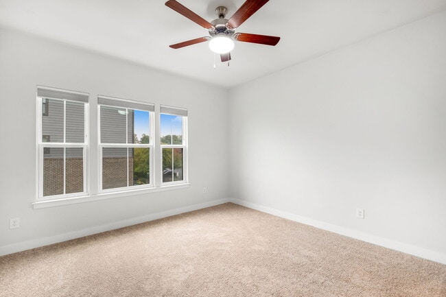 Building Photo - 418 W Tremont Ave