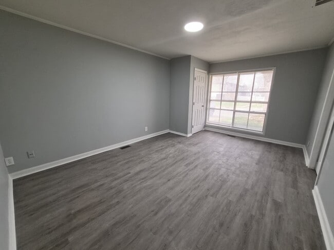 Building Photo - 3747 Ireland Dr