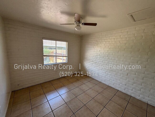 Building Photo - 110elm