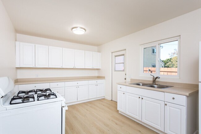 Building Photo - Cherokee