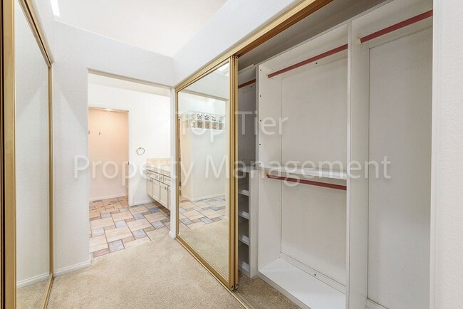 Building Photo - Beautiful 2 bed / 2 bath / 1286 sqft Condo...