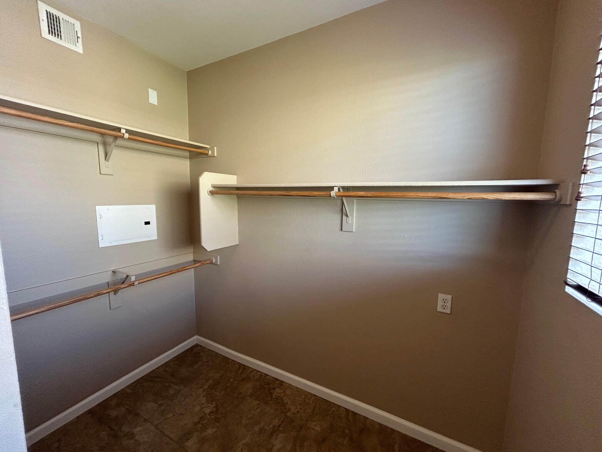 Building Photo - 6605 N 93rd Ave