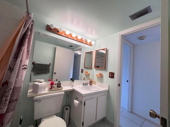 Building Photo - 3676 Alder Dr