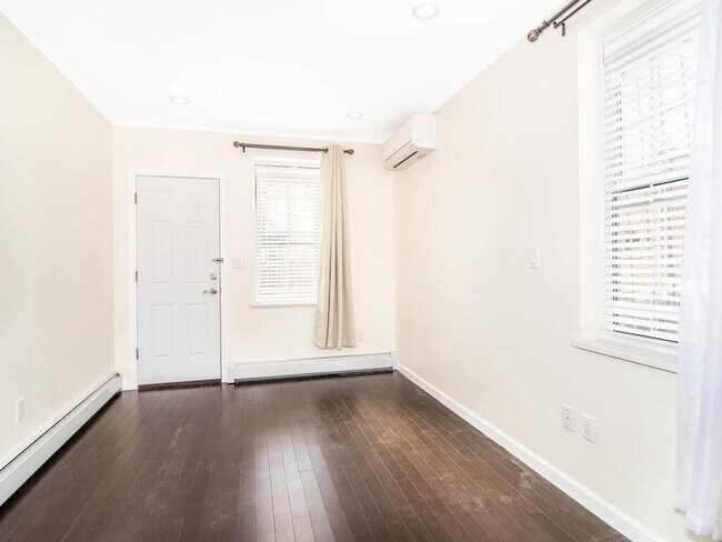 Building Photo - 1141 Pugsley Ave