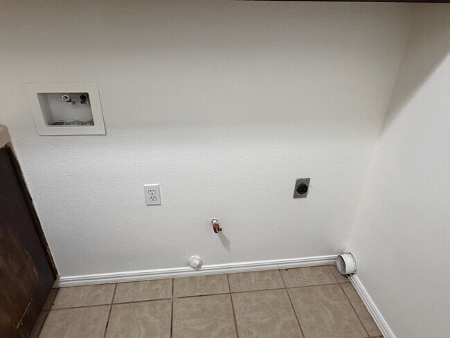 Building Photo - 1339 Vine St